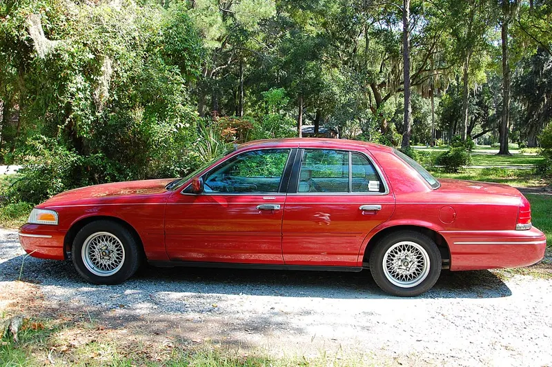 2000 Ford Crown Victoria