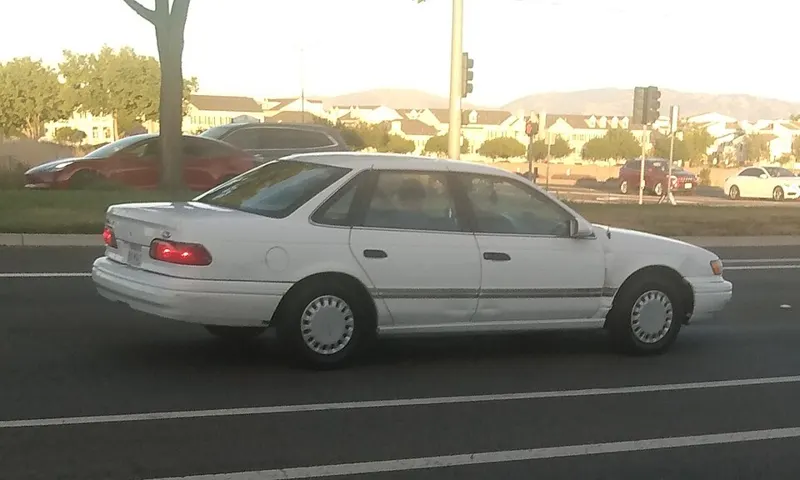 1990 Ford Taurus
