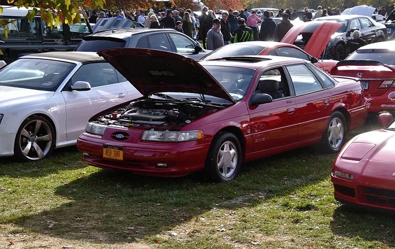 1994 Ford Taurus (sho)