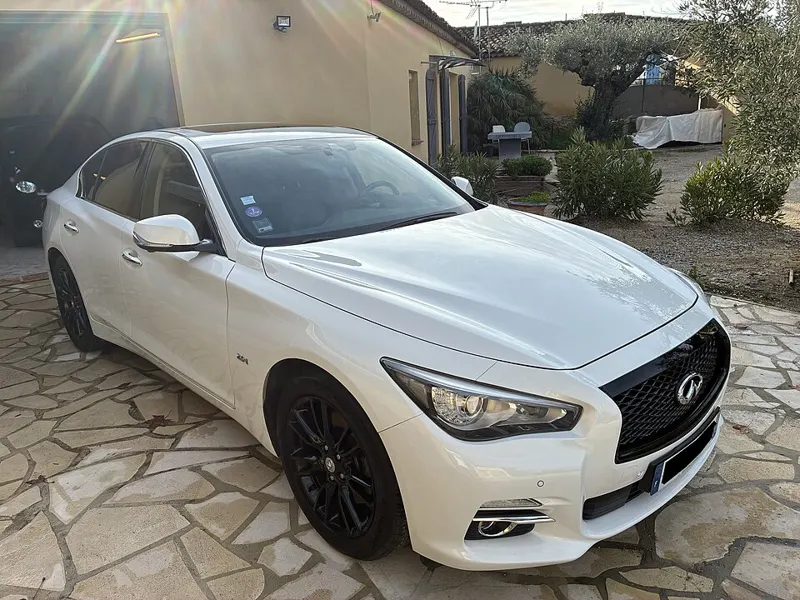 Infiniti Q50 Hybrid