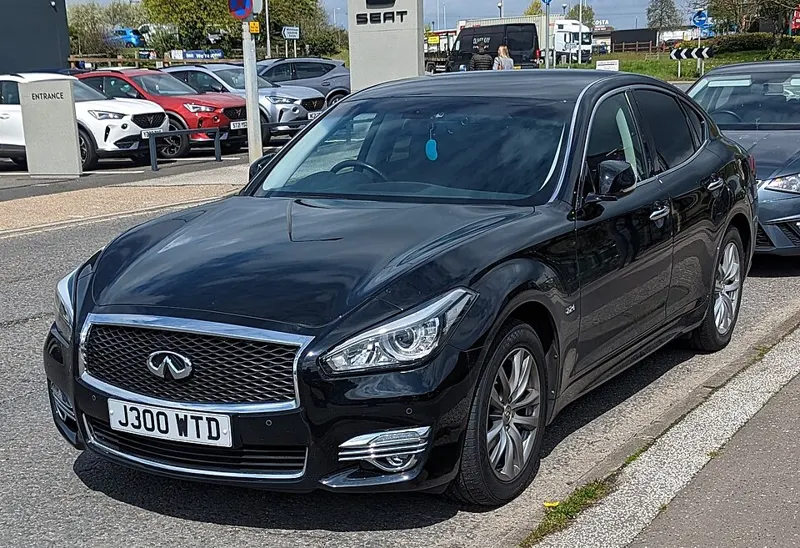Infiniti Q70
