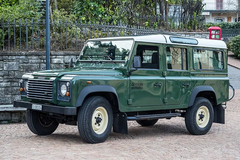 Land Rover Defender
