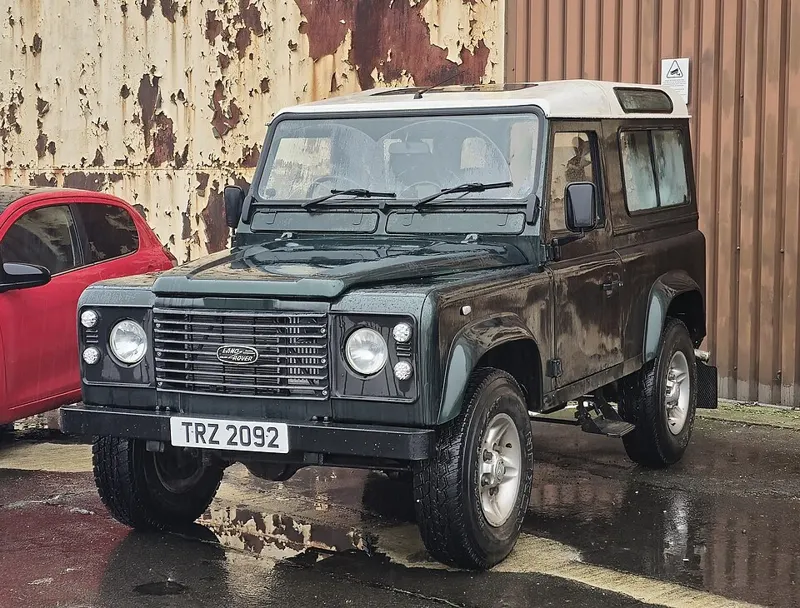 Land Rover Defender 90