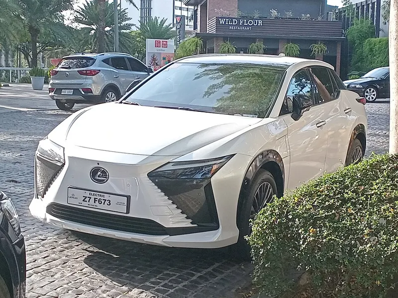 Lexus Rz