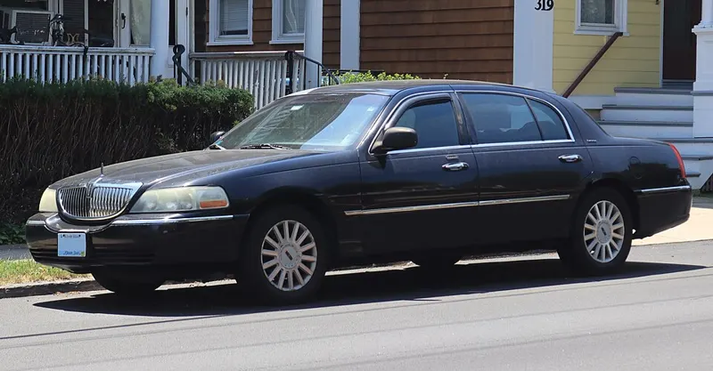 2004 Lincoln Town Car