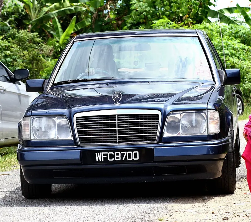 1994 Mercedes-Benz E320