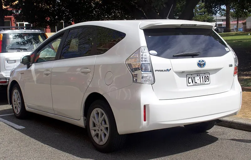Toyota Prius v
