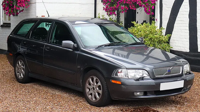 2002 Volvo V40